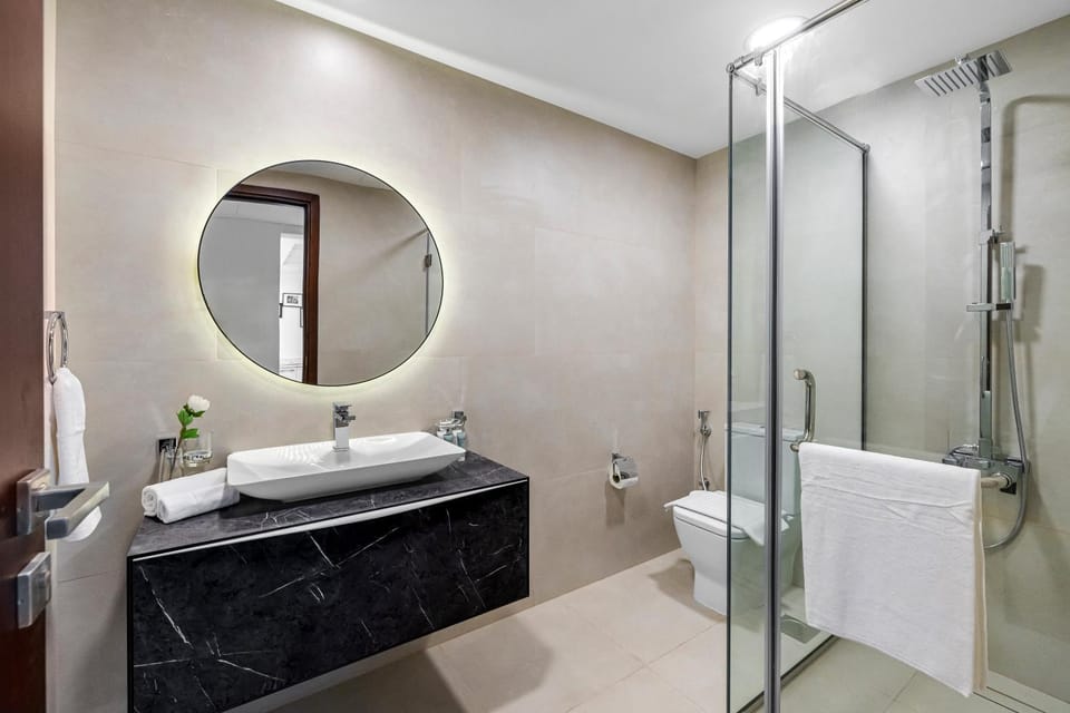 Shower, Toilet, Bathroom, towels