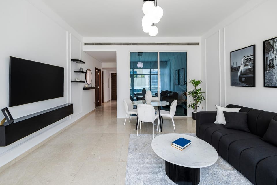 Communal lounge/ TV room, TV and multimedia, Living room, Seating area, Evening entertainment