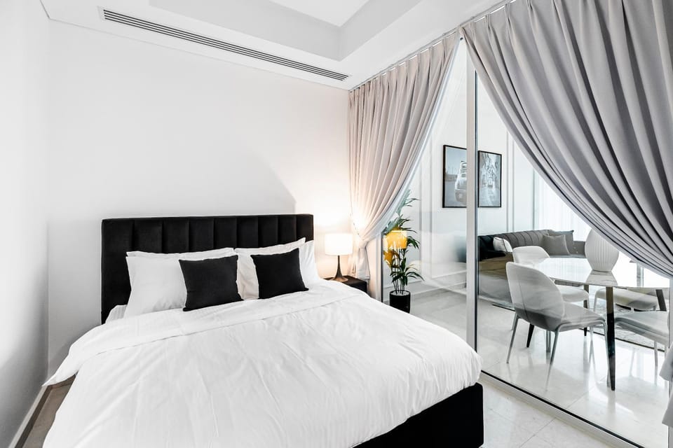 Bed, Living room, Photo of the whole room, Seating area, Dining area, Bedroom