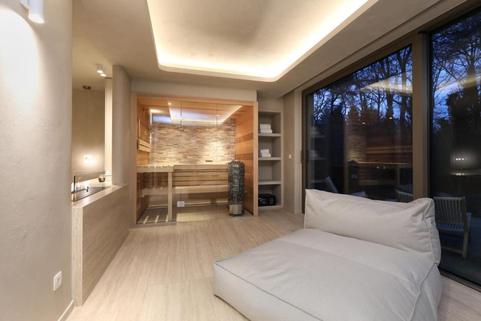 Luxury Wellness Suite with Jacuzzi & Sauna – Woodz Lodges Apartment in Flanders