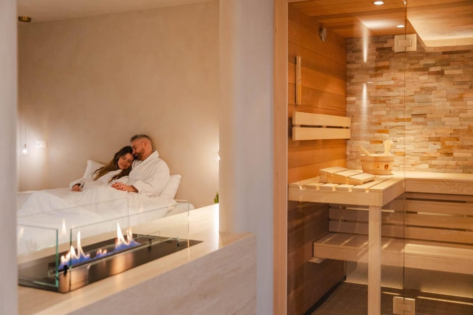 Luxury Wellness Suite with Jacuzzi & Sauna – Woodz Lodges Apartment in Flanders