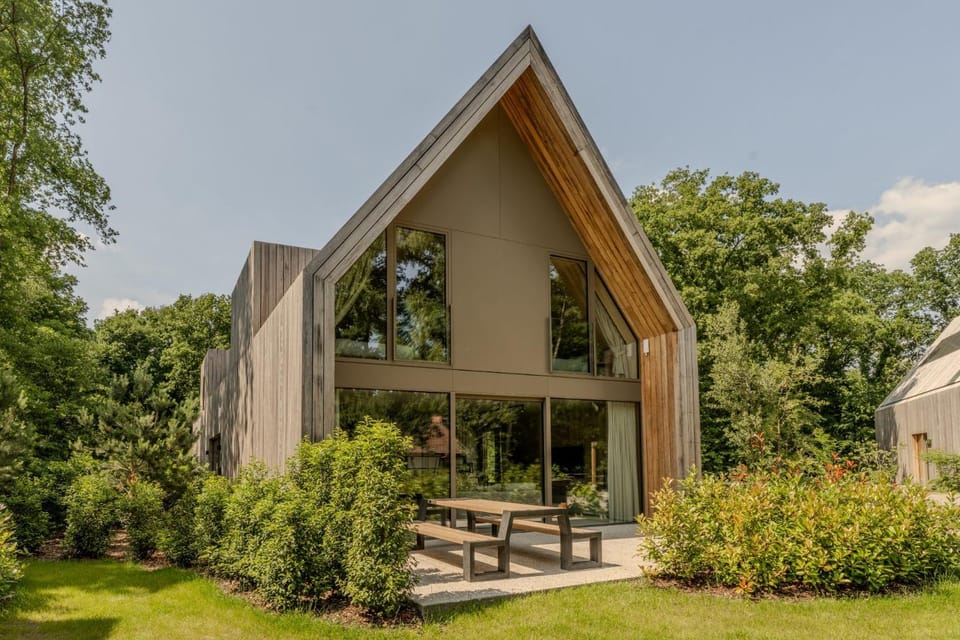 Luxury Group Lodge for 10 – Woodz Lodges Heusden-Zolder House in Flanders