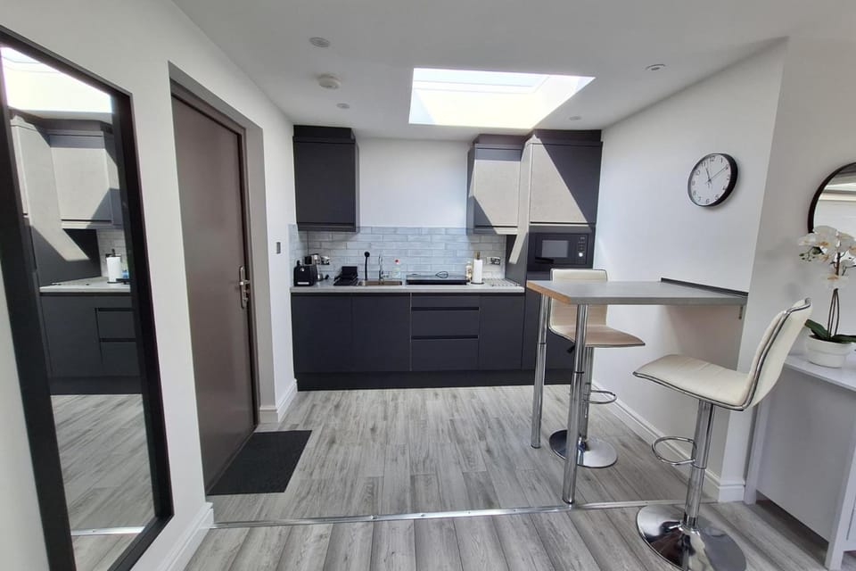 Lodge - Sleeps 2 - Pet friendly - Parking - Patio Apartment in Sidcup