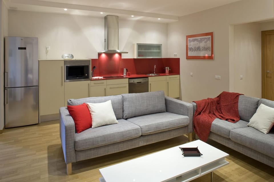 Kitchen or kitchenette, Living room, Seating area, dishwasher, minibar, pet friendly, stove