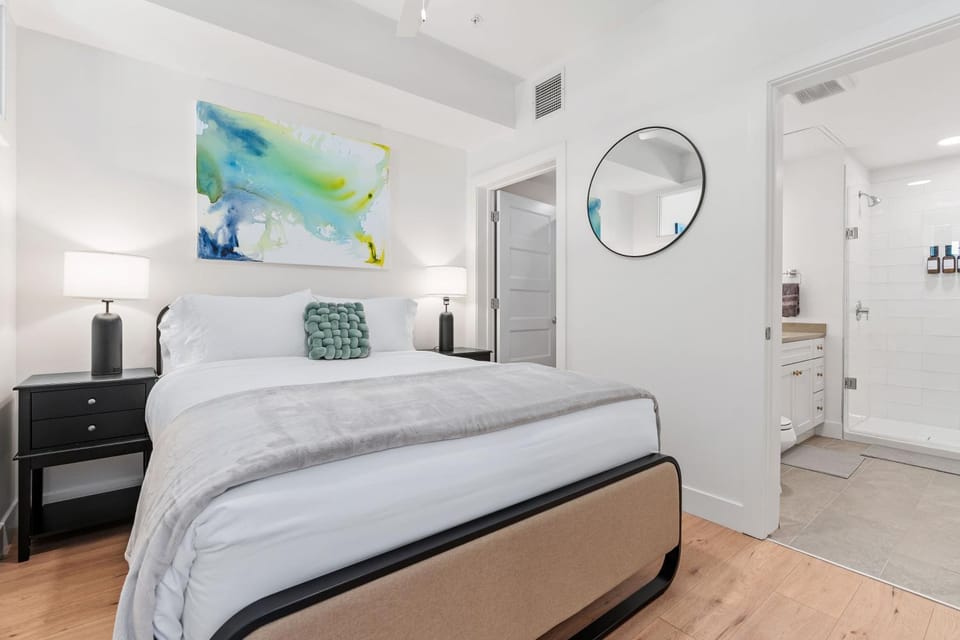 Downtown Luxury 1BD- Pool Spa Bowl Golf Gym Parkng Apartment in Salt Lake City