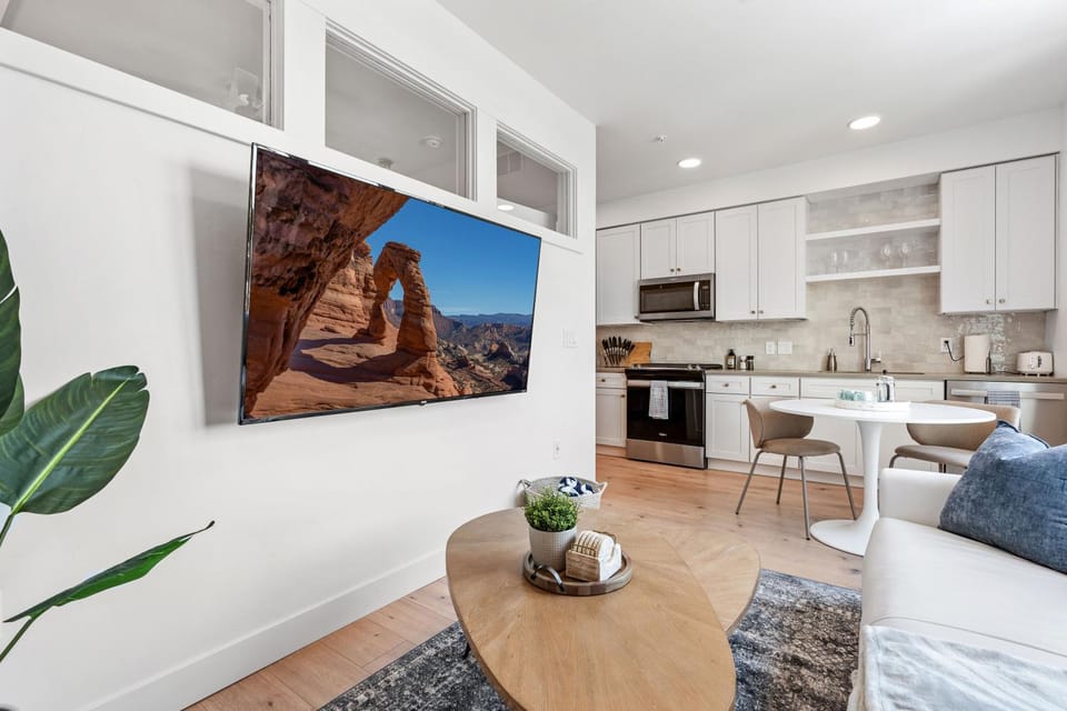 Downtown Luxury 1BD- Pool Spa Bowl Golf Gym Parkng Apartment in Salt Lake City