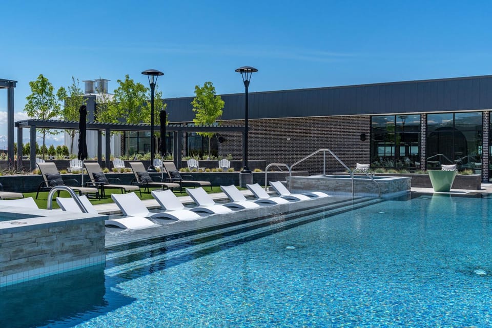 Downtown Luxury 1BD- Pool Spa Bowl Golf Gym Parkng Apartment in Salt Lake City