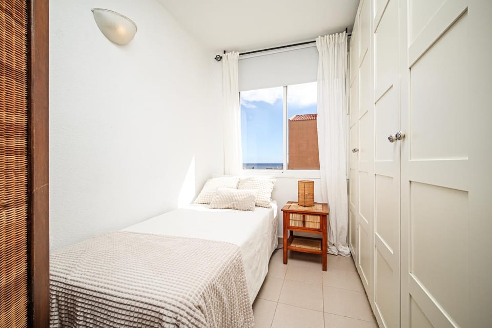 Cozy apartment near the sea with private parking Apartment in El Médano
