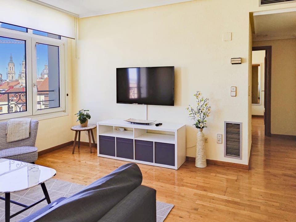 TV and multimedia, Living room, City view