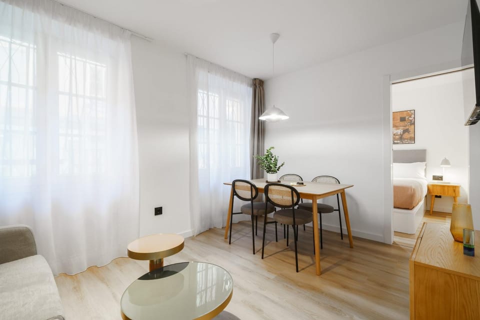 Bed, Seating area, Bedroom