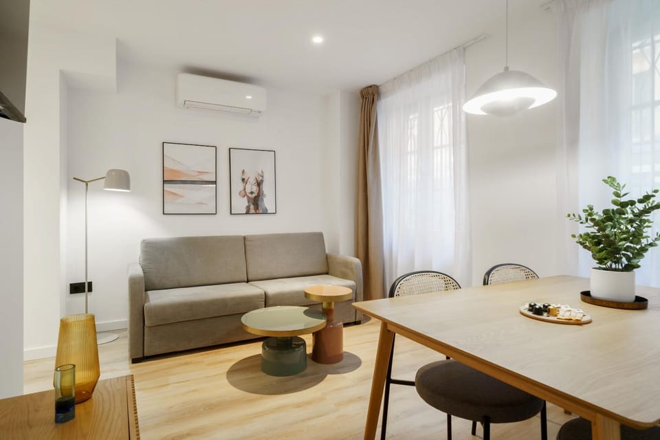 Seating area, Dining area