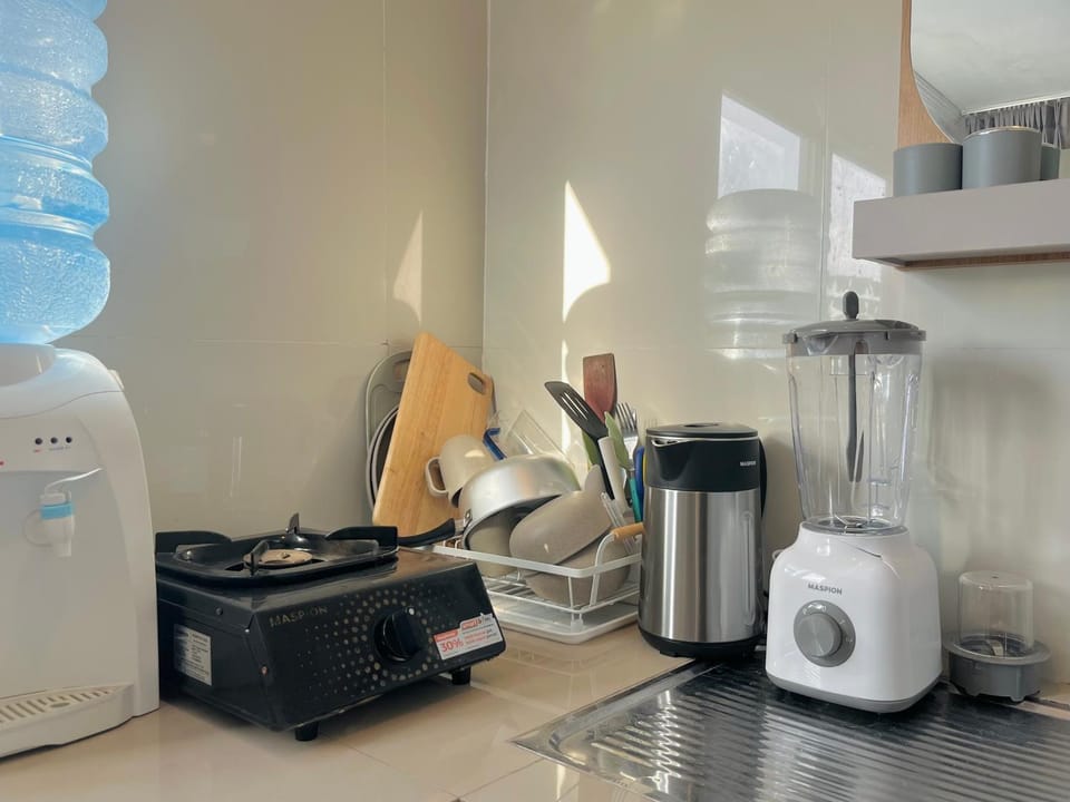Kitchen or kitchenette, minibar, toaster