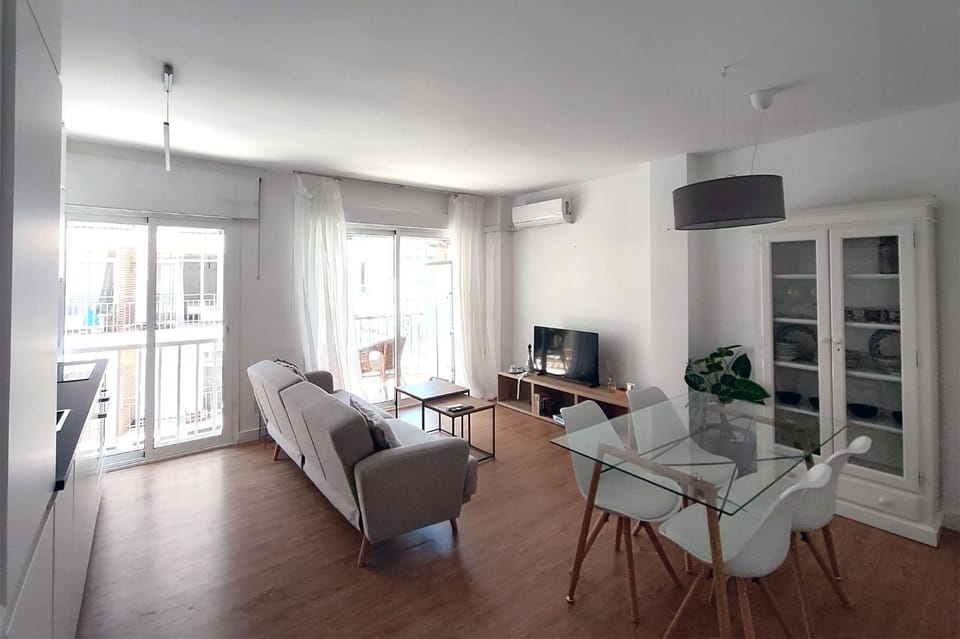 Communal lounge/ TV room, TV and multimedia, Living room, Dining area