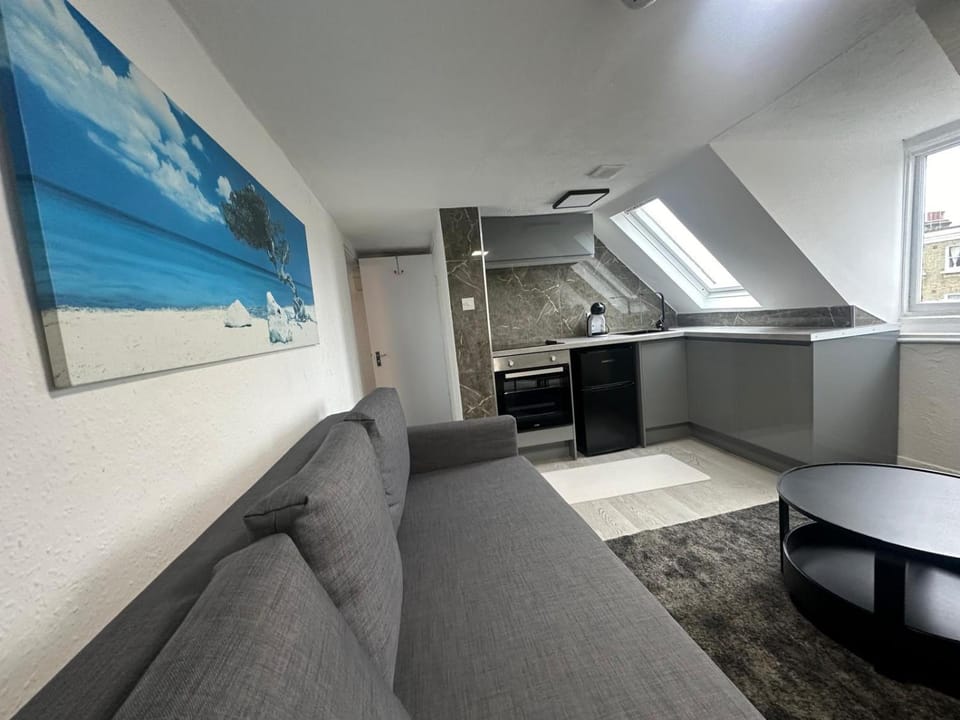 Kitchen or kitchenette, Seating area