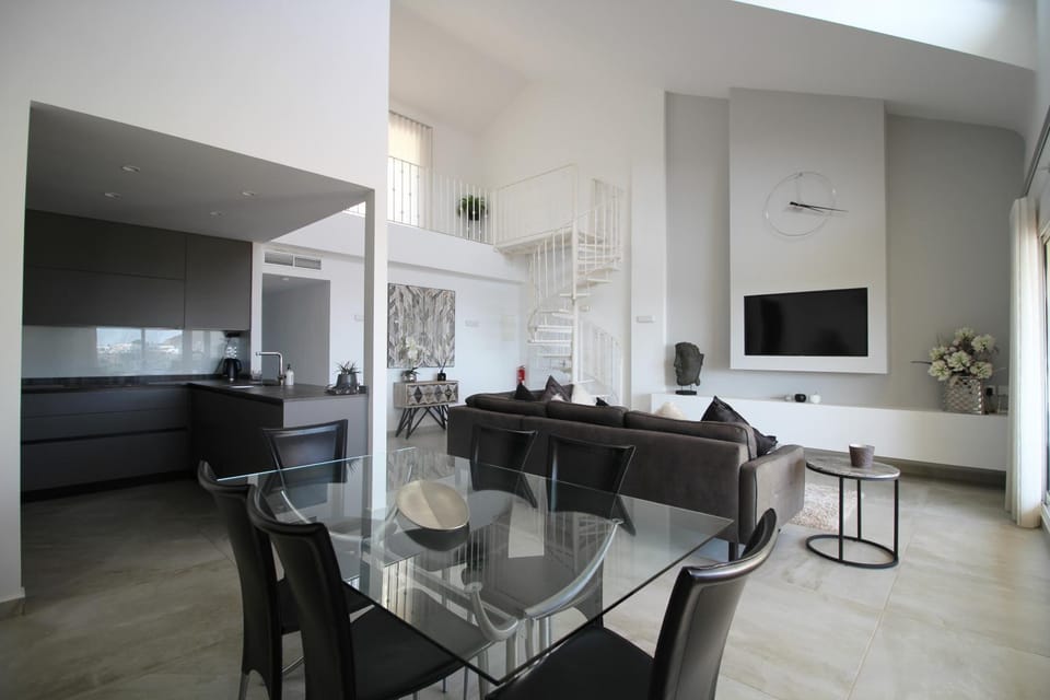 Kitchen or kitchenette, Living room, Dining area
