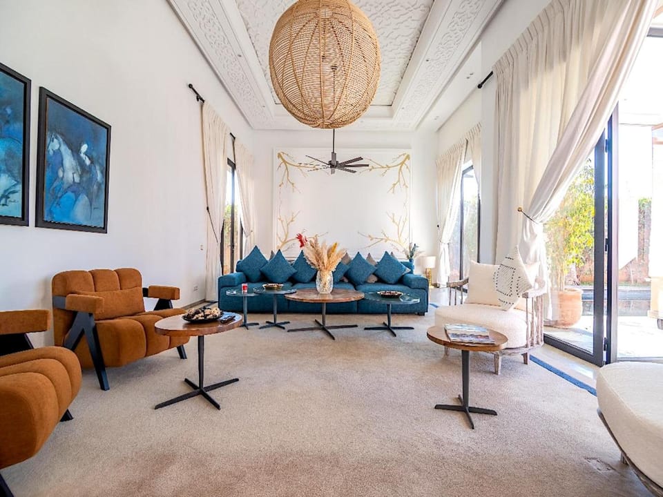 Living room, Seating area, fireplace