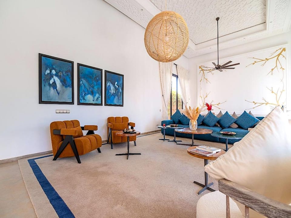 Living room, Decorative detail, Seating area