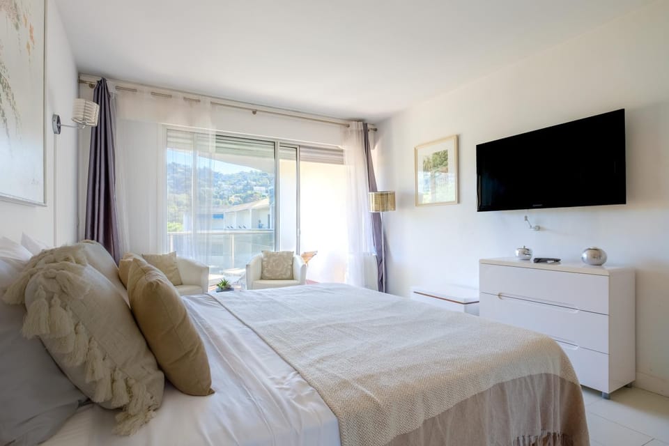 Living room, Bedroom