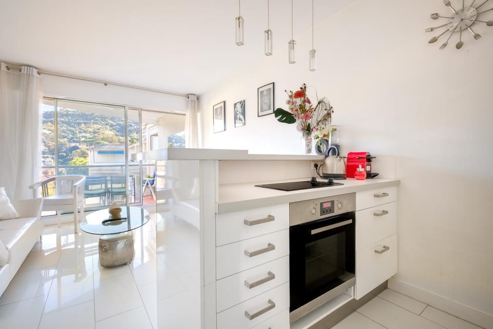 Property building, Kitchen or kitchenette, Living room