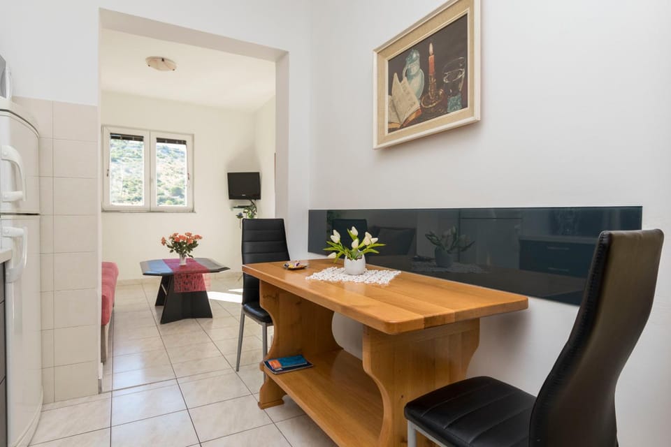 TV and multimedia, Kitchen or kitchenette, Seating area, Dining area