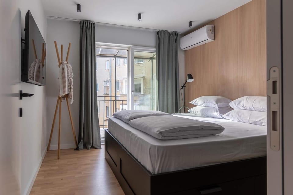 Bed, Photo of the whole room, Bedroom, air conditioner