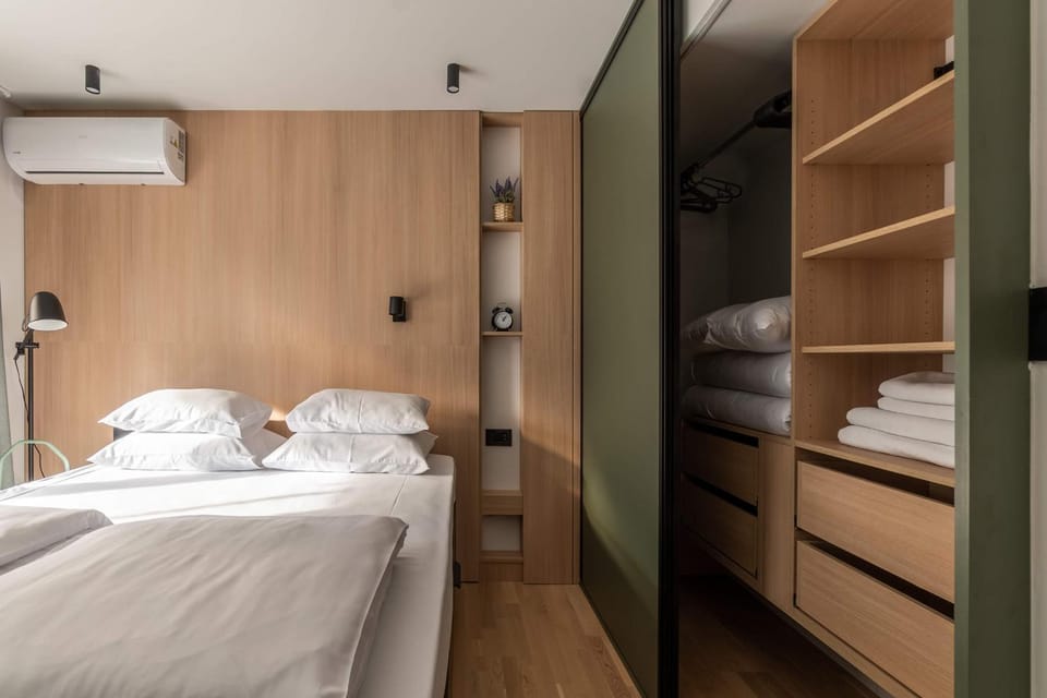 Bedroom, wardrobe