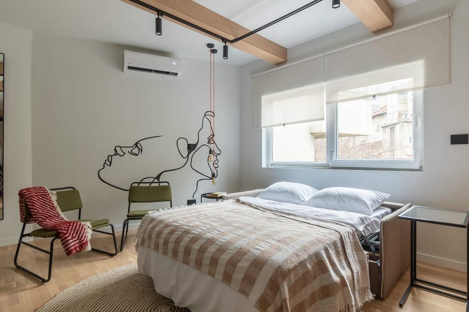 Bed, air conditioner