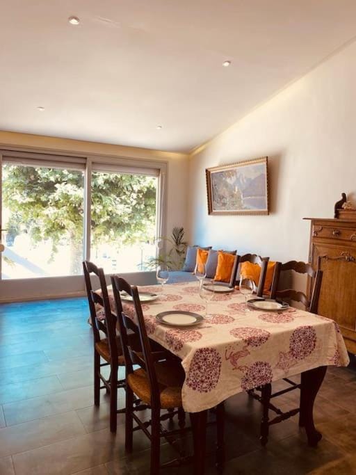 Bright airy family style 7 min walk to beach Apartment in Maresme