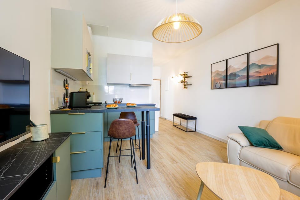 Kitchen or kitchenette, Living room