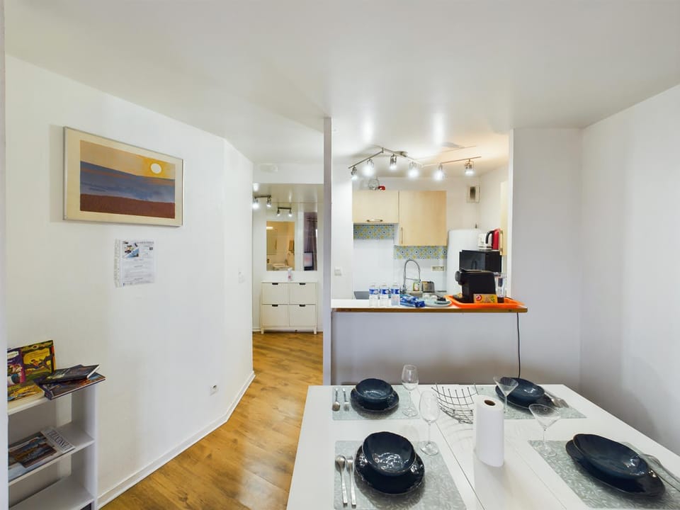 Dining area, kitchen