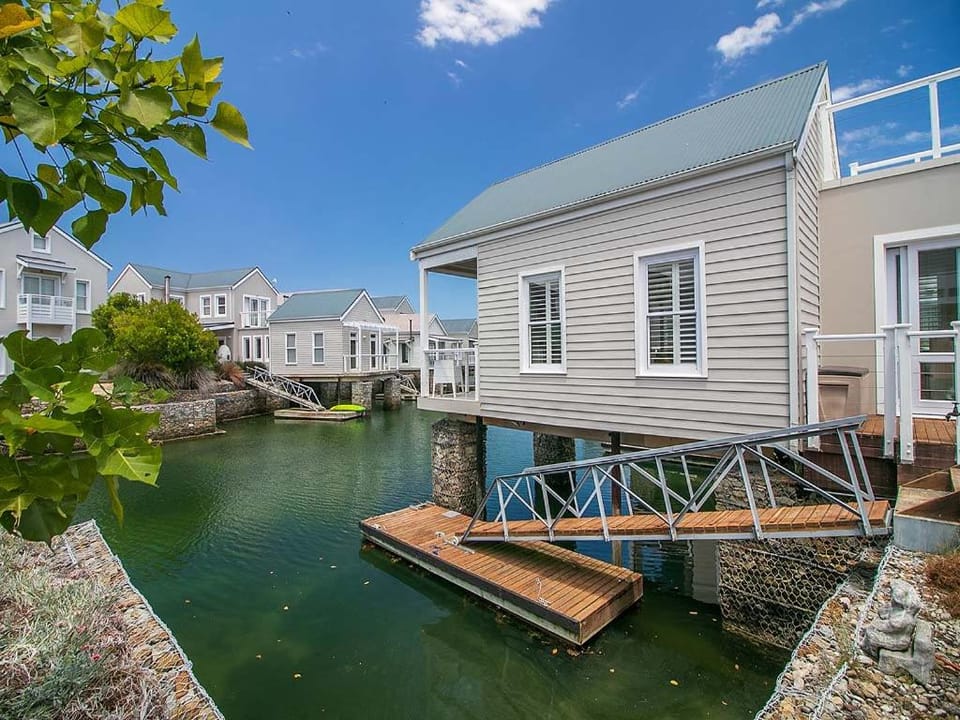 Modern Canal Lifestyle House in Knysna