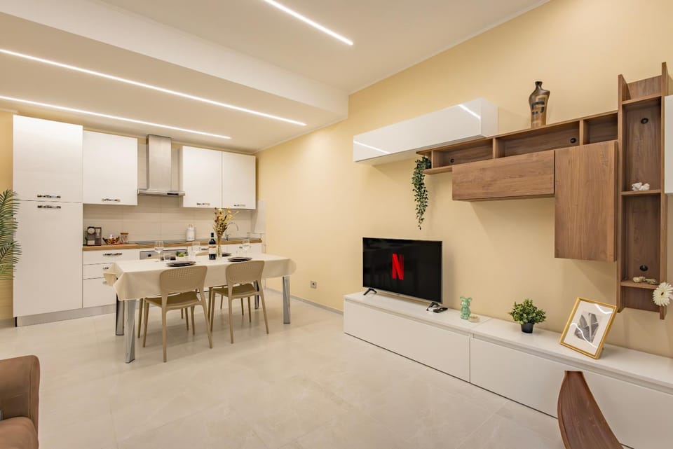 TV and multimedia, Kitchen or kitchenette, Living room