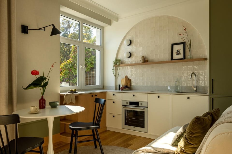 Kitchen or kitchenette, Living room, Seating area, Dining area, dishwasher, stove