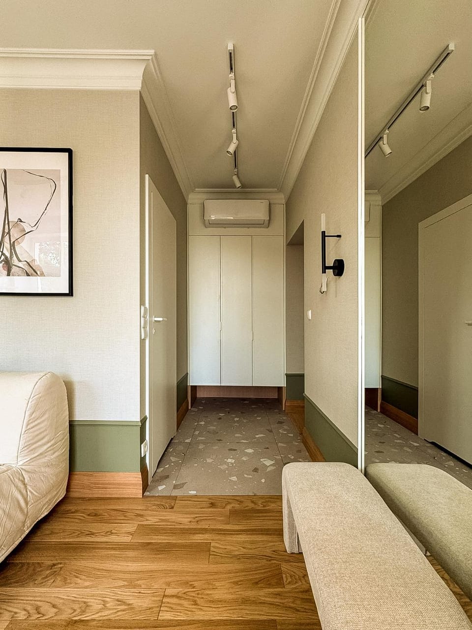 Photo of the whole room, Seating area, wardrobe, air conditioner