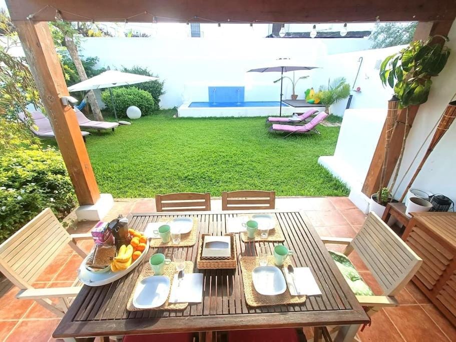 Day, Garden, Balcony/Terrace, Seating area, Dining area, Garden view, Pool view, Swimming pool
