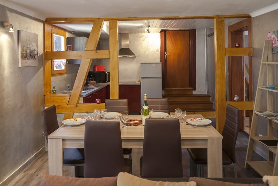 Living room, Dining area