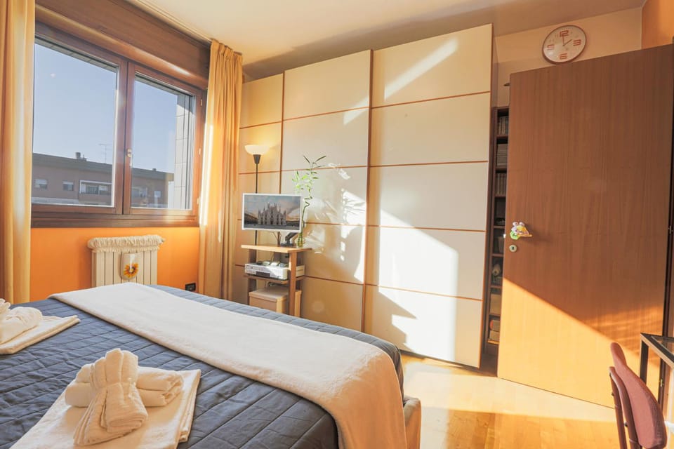 Bed, TV and multimedia, Photo of the whole room, Bedroom, wardrobe