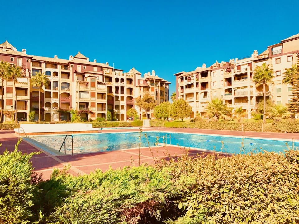 Day, Swimming pool