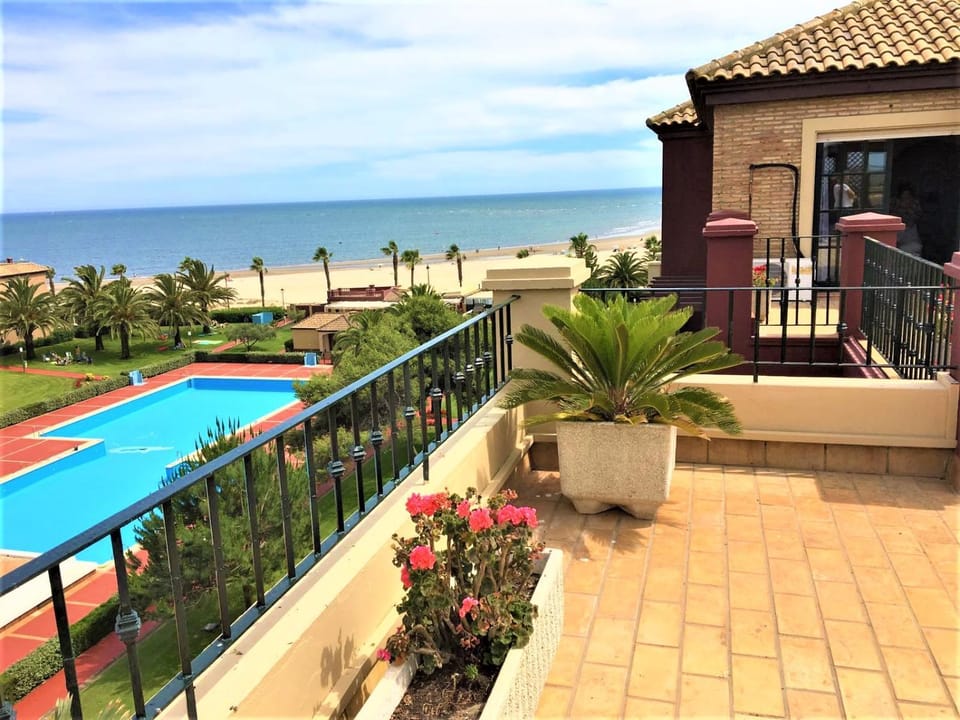 Balcony/Terrace, Beach, Pool view, Sea view, Swimming pool