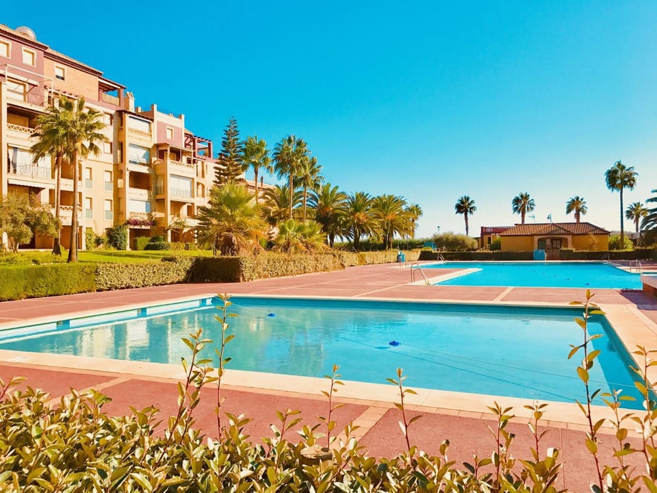 Property building, Day, Garden, Swimming pool