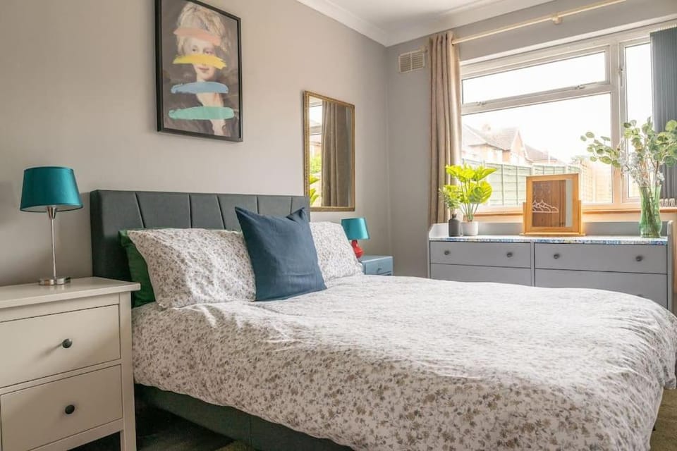 #06 Riverside Retreat Near the NEC fast WiFi Apartment in Metropolitan Borough of Solihull