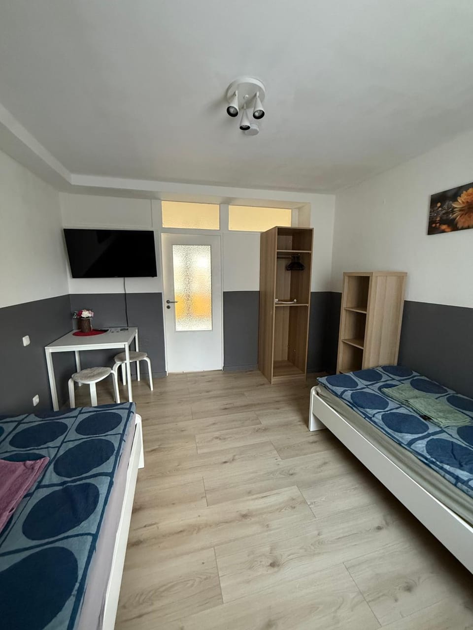 Bed, TV and multimedia, Photo of the whole room, Bedroom, wardrobe