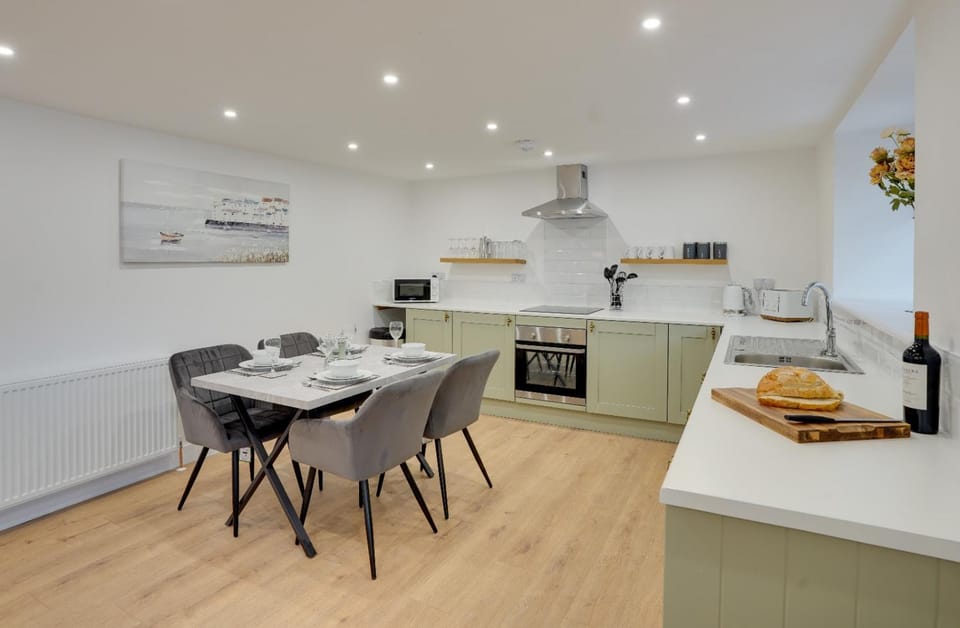 Kitchen or kitchenette, Dining area, stove, toaster