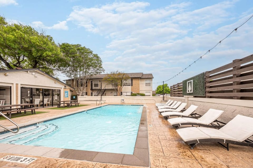 Pet-Friendly Pool Retreat 5 Min to Comal River Apartment in New Braunfels