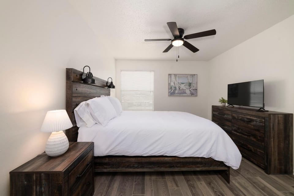 Comfortable 2BR - Pool Near Major Attractions Apartment in New Braunfels