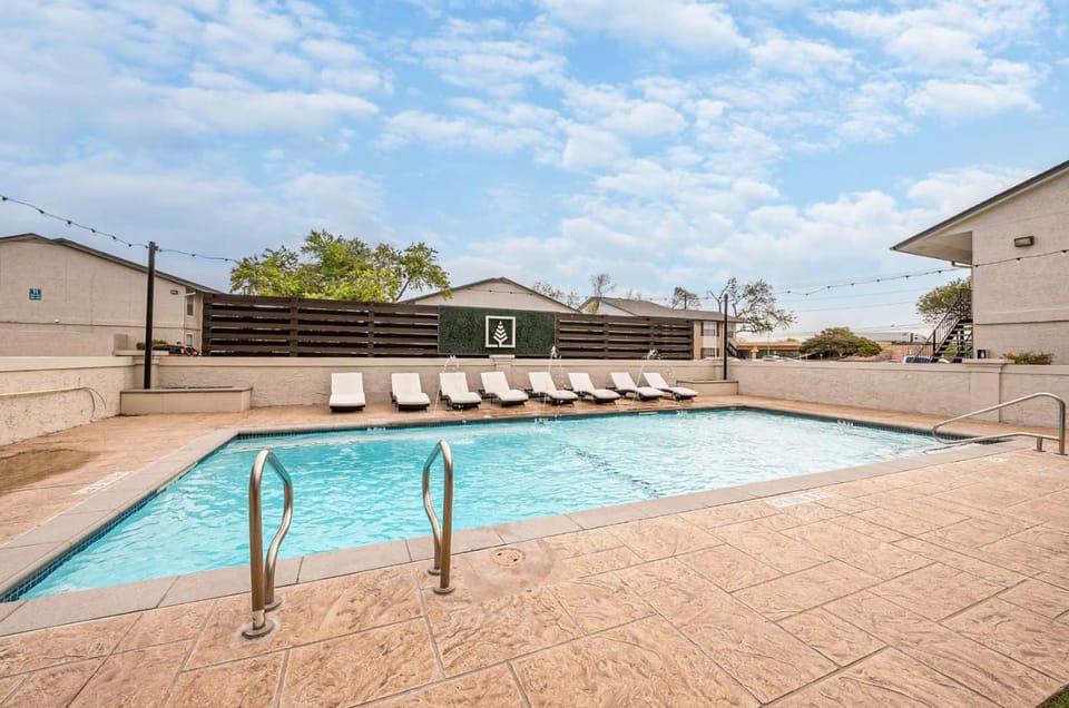 Comfortable 2BR - Pool Near Major Attractions Apartment in New Braunfels