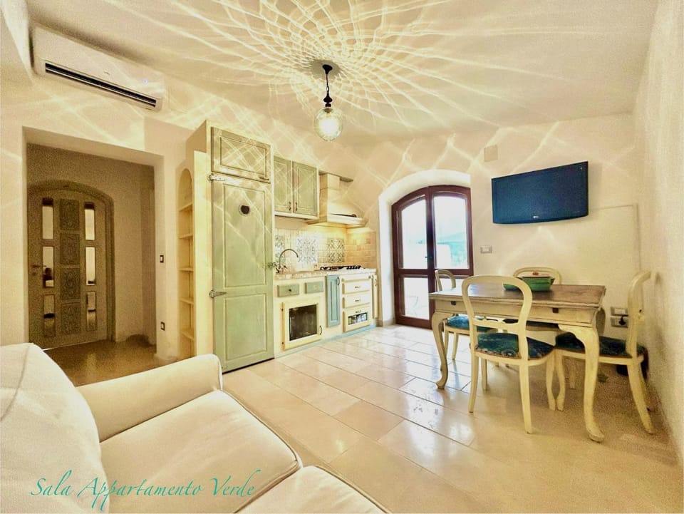 TV and multimedia, Kitchen or kitchenette, Living room, Seating area, Dining area, air conditioner