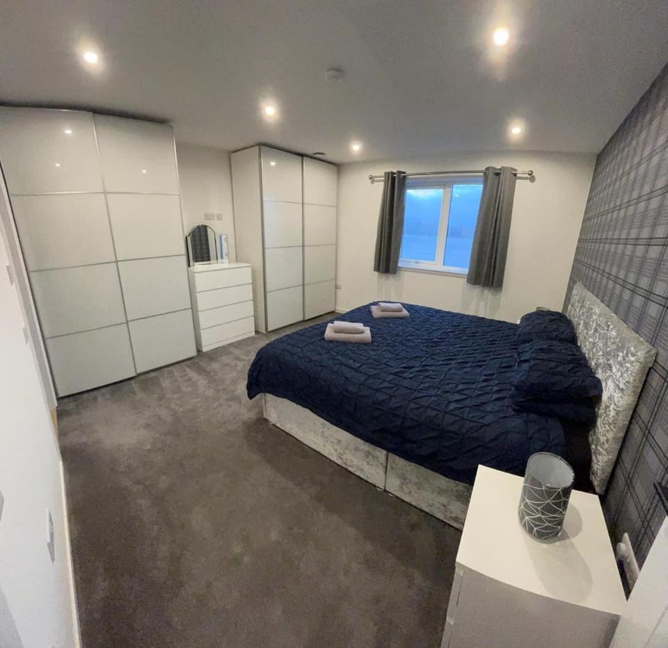 Bedroom, towels, wardrobe