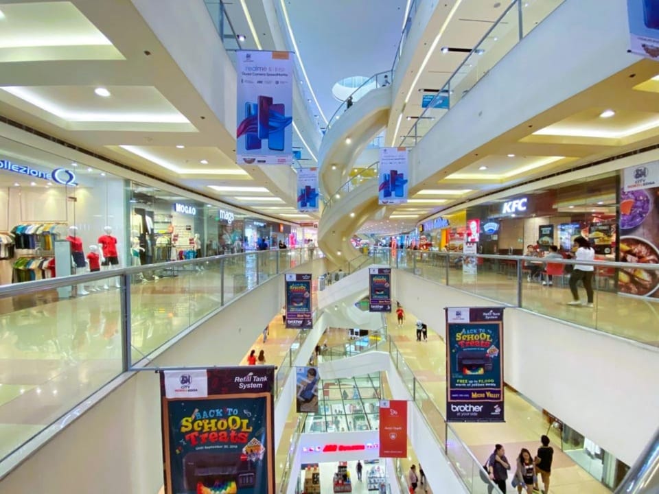 Restaurant/places to eat, Supermarket/grocery shop, Shopping Area, hair dresser
