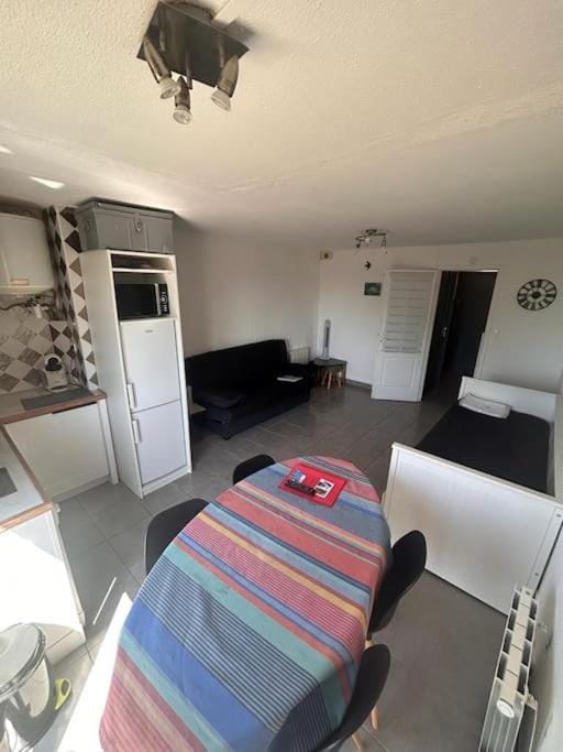Cap Agde Studio-Cabine -Vue Jardin Cabin in Agde